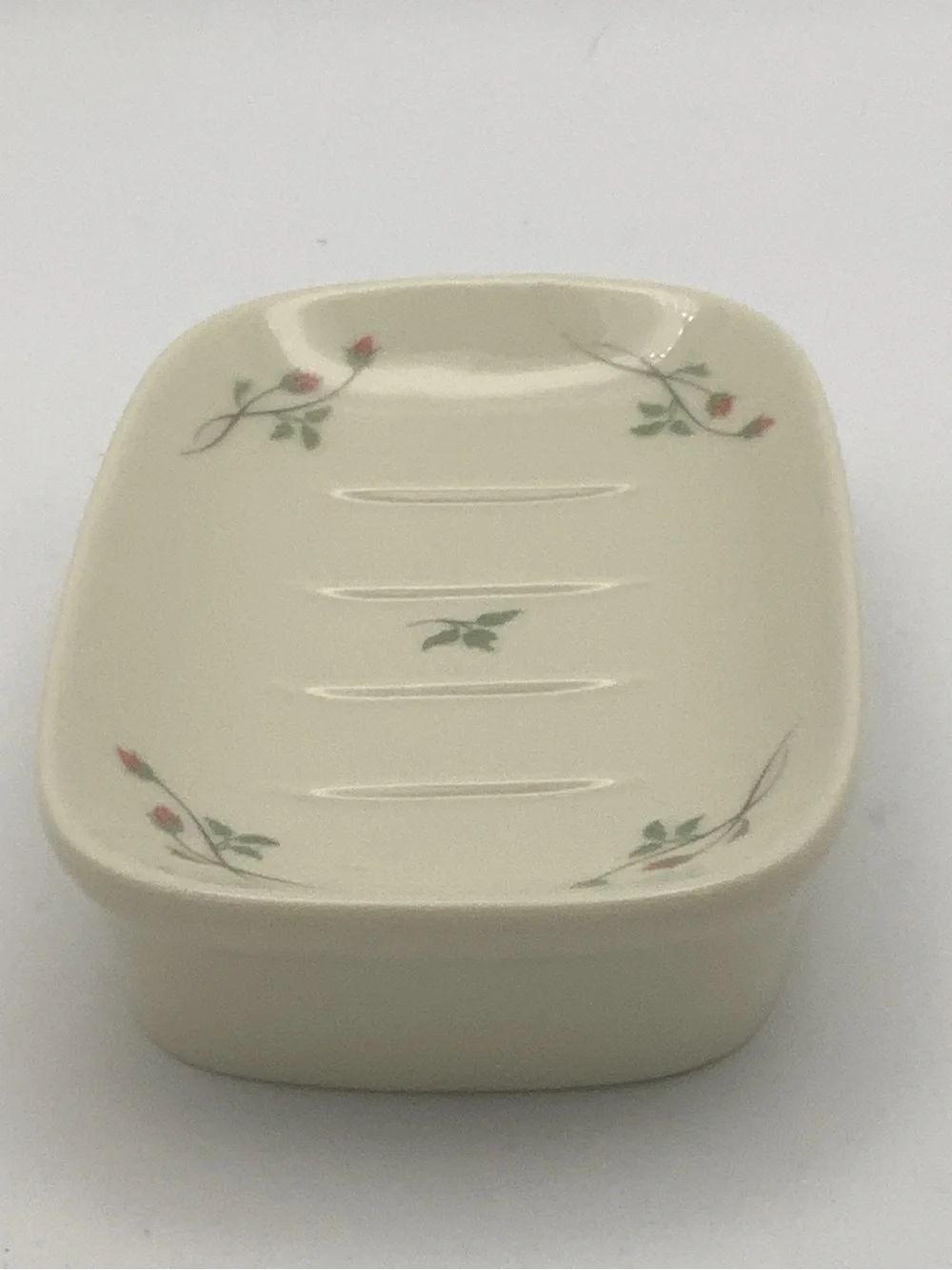 Lenox Cream Rose Manor Soap Dish with Pink Rosebuds